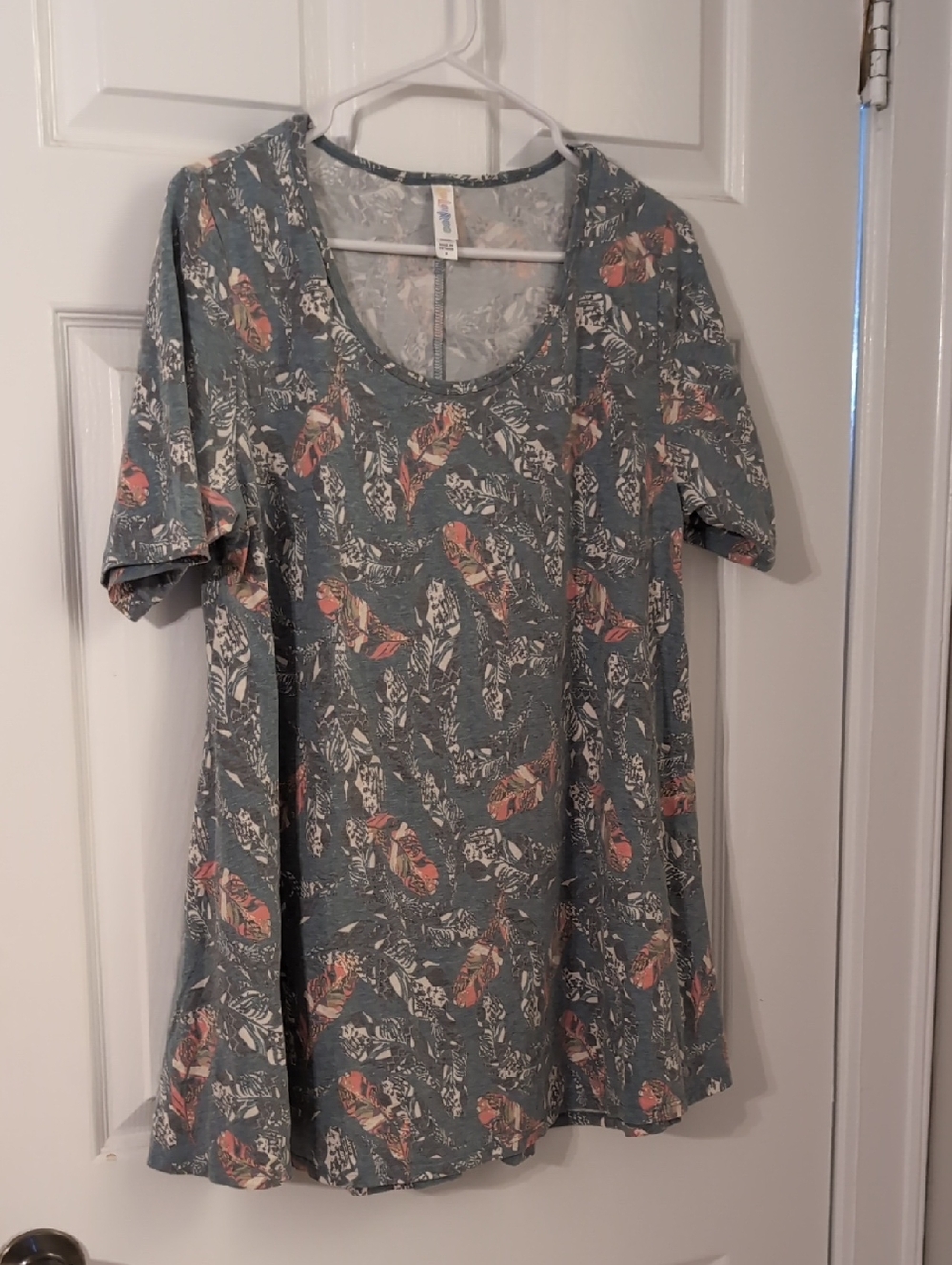 LuLaRoe Short Sleeve Scoop Neck Feather Print Tee - Teal and Coral